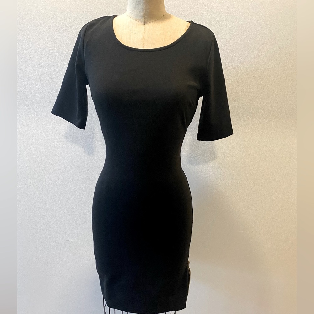 Black bodycon dress with Zipper detail